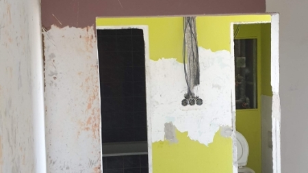 Steny, stropy, elektroinštalácia, kúrenie