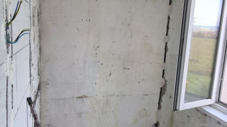 Podlahy, steny, dvere