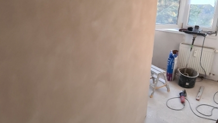 Podlahy, steny, dvere