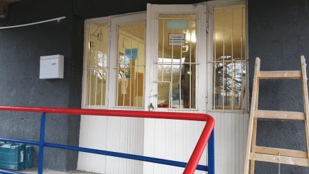 Okná a dvere, ZŠ v Myslave